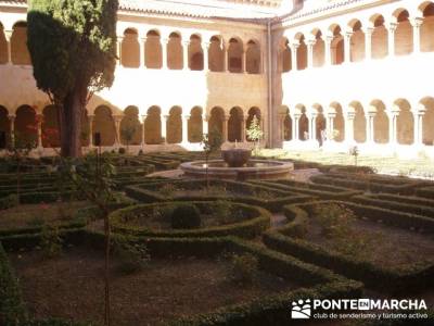 Claustro Monasterio de Silos; trekking mochilas; pedraza viaje